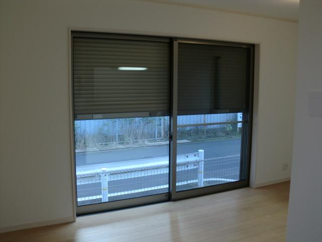 Other. Electric shutter