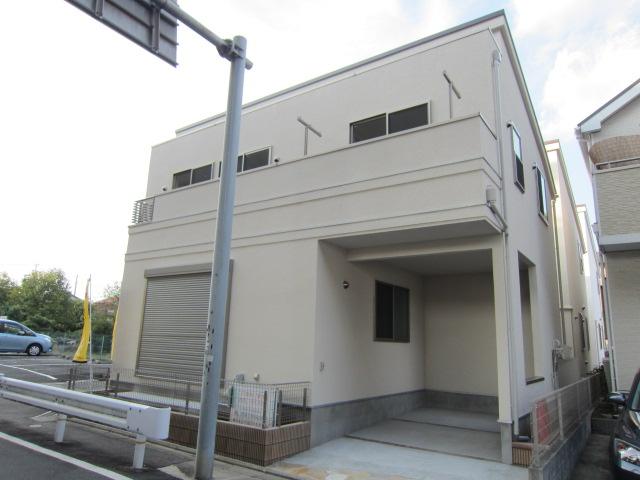 Local appearance photo. Building 3