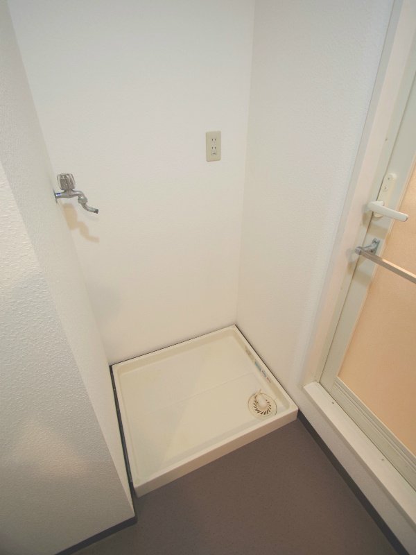 Other room space. Washing machine Storage