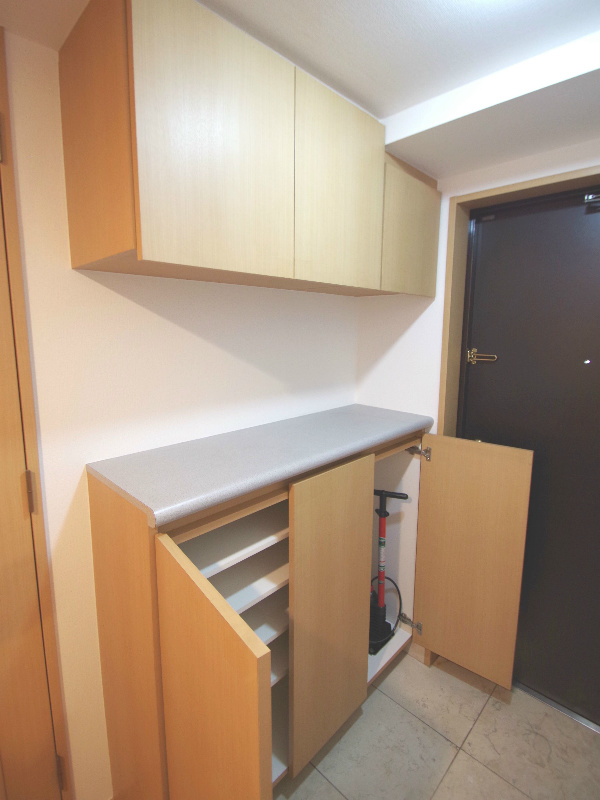 Other Equipment. Entrance shoe box