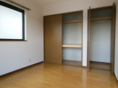 Other room space. Bright rooms