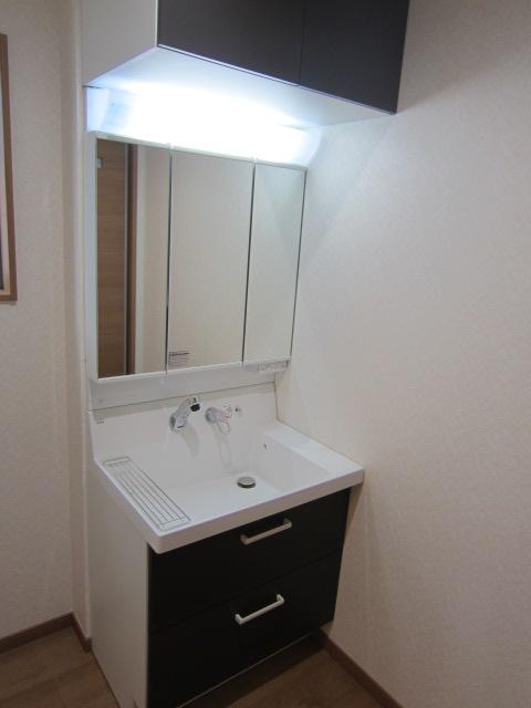 Wash basin, toilet. B Building