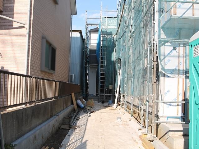 Local appearance photo. 3 Building (photo back) Under construction