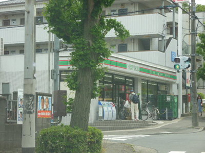 Convenience store. 100 yen 800m to Lawson (convenience store)