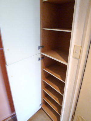 Entrance. Entrance storage