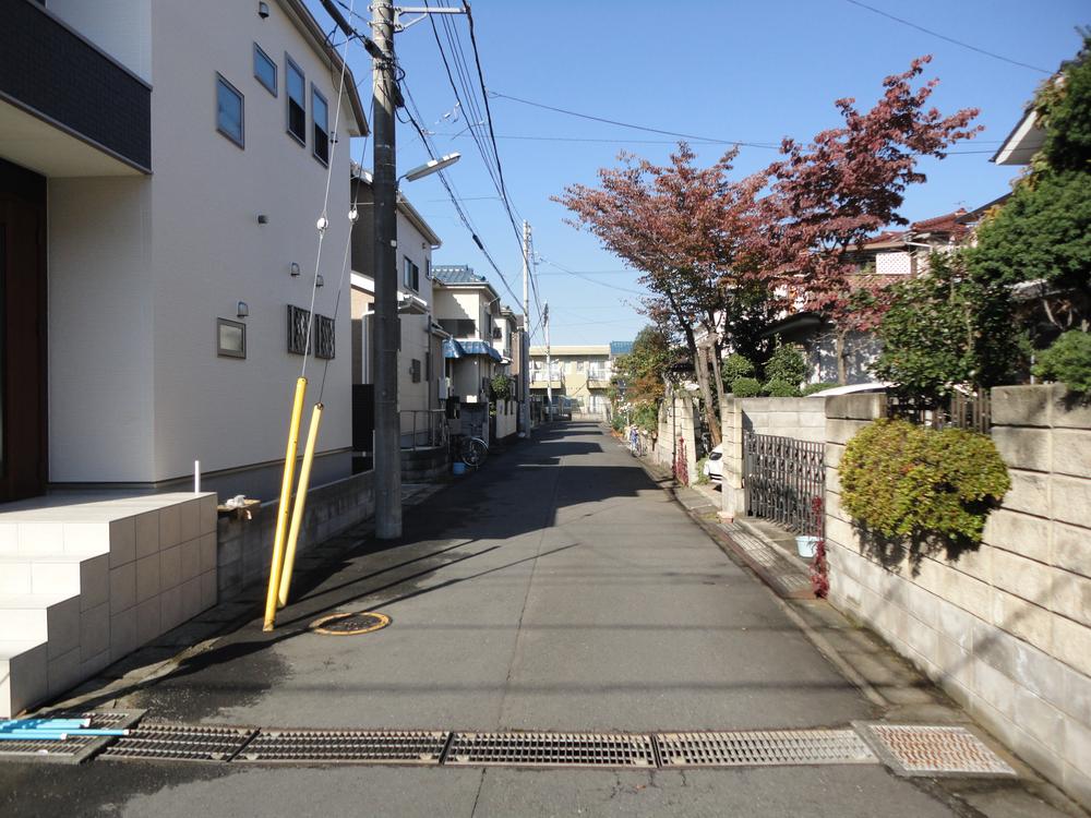 Local photos, including front road. Local (11 May 2013) Shooting