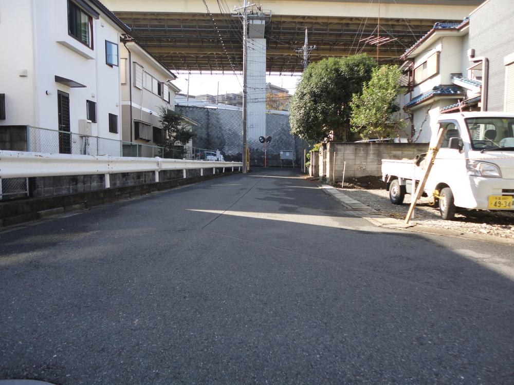 Local photos, including front road. Local (11 May 2013) Shooting