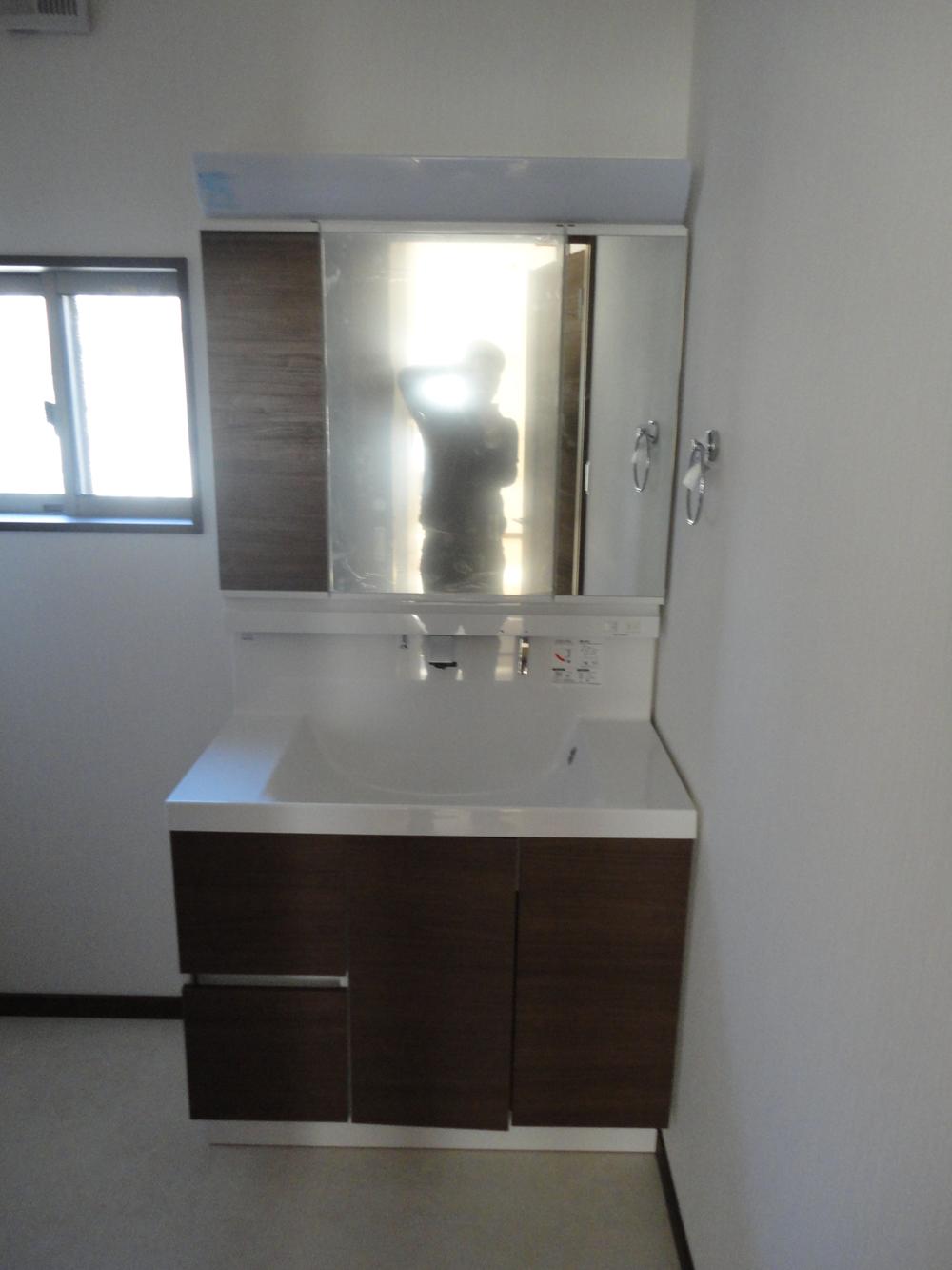 Wash basin, toilet. Indoor (11 May 2013) Shooting