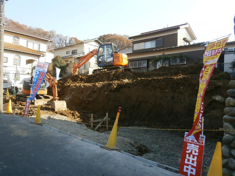 Local photos, including front road. Local (12 May 2013) Shooting