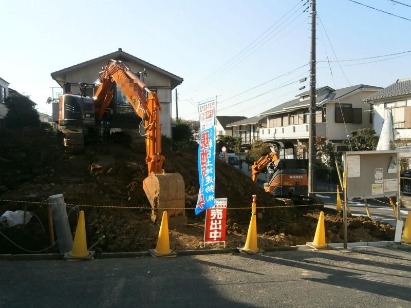 Local photos, including front road. Local (12 May 2013) Shooting