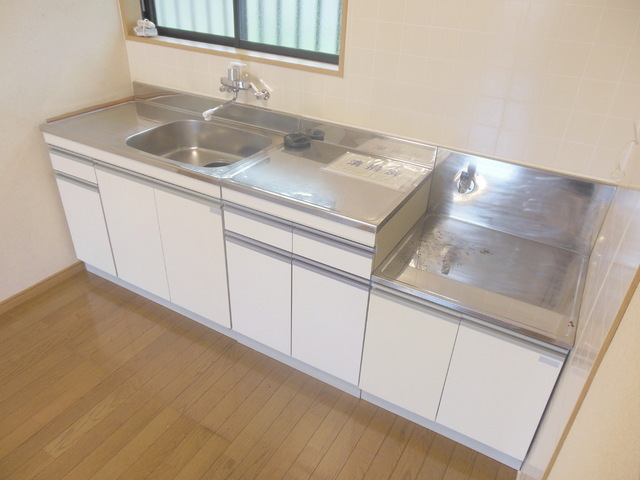 Kitchen. Gas stove installation Allowed