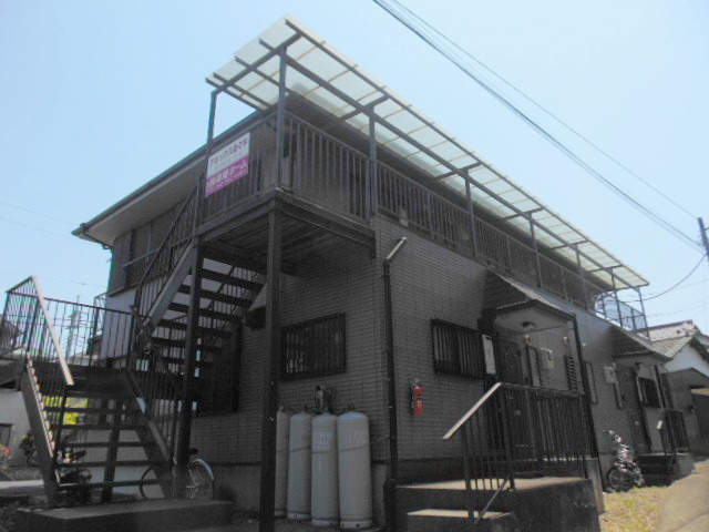 Building appearance. Situated in a quiet, residential area