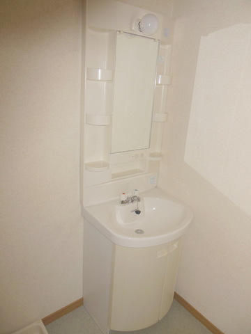 Washroom. Independent wash basin