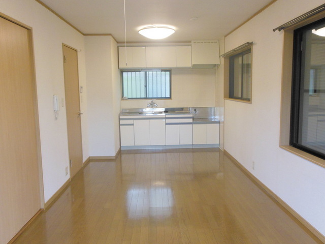 Living and room. We can kick in some of the feeling of freedom LDK