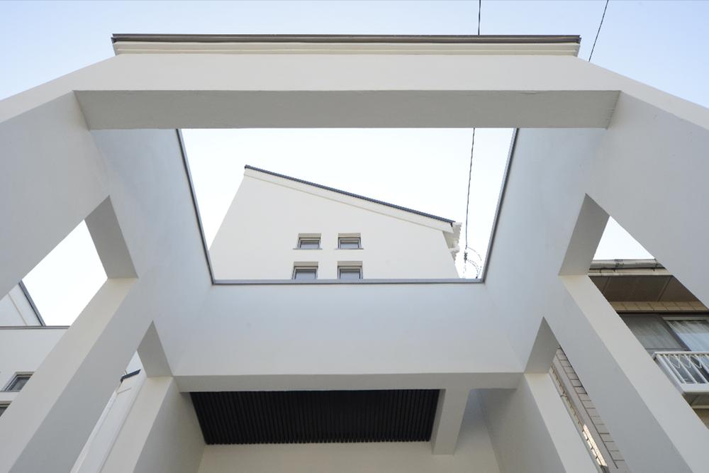 Entrance. Local (11 May 2013) Shooting