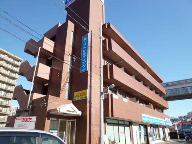 Building appearance. Station near the apartment