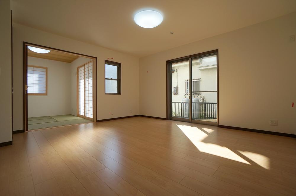 Same specifications photos (living). Example of construction