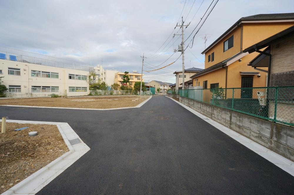 Local photos, including front road. Local (11 May 2013) Shooting