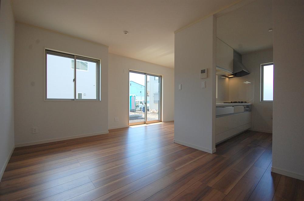 Same specifications photos (living). Example of construction