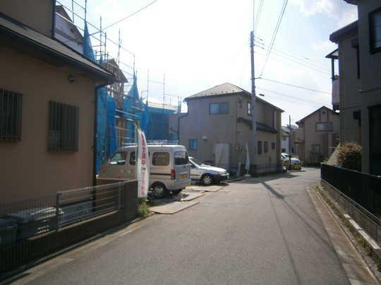 Local photos, including front road. Frontal road