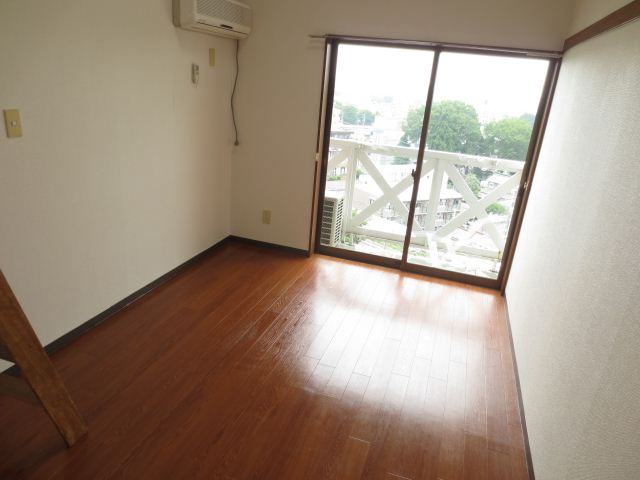 Living and room.  ☆ Western-style is the flooring of the room ☆ 