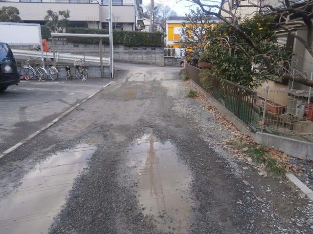 Local photos, including front road. 2013 December 12, shooting