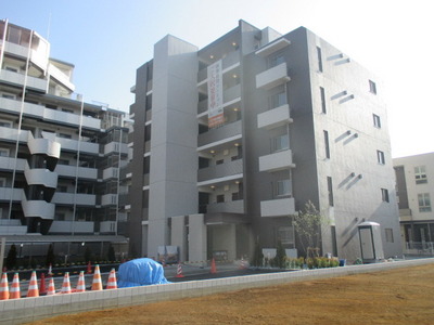 Building appearance. Auto-lock Mansion! Excitement of the Internet Free