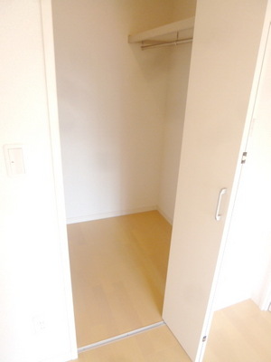 Receipt. Walk-in closet