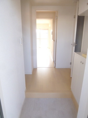 Entrance. Neat entrance