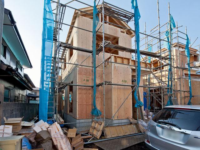 Local photos, including front road. Local (12 May 2013) Shooting