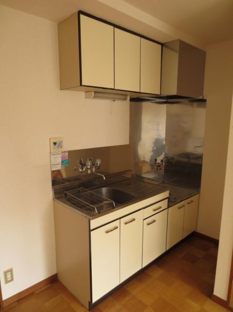Kitchen. You Hakadori also dishes with a wide sink