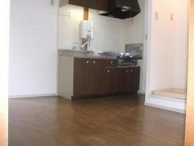 Living and room.  ☆ 7 Pledge dining kitchen ☆ 