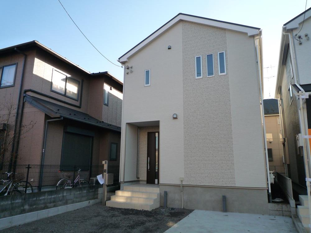 Local appearance photo. Local (12 May 2013) Shooting