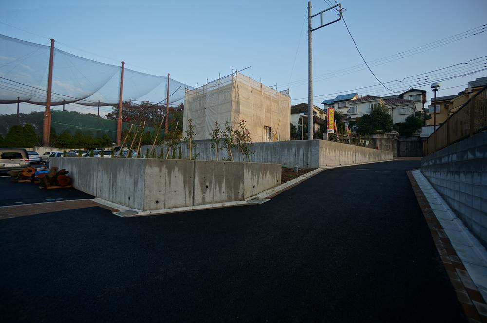 Local photos, including front road. Local (11 May 2013) Shooting