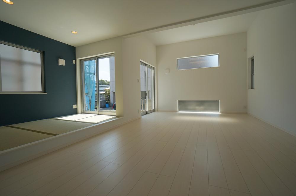 Same specifications photos (living). Seller construction cases