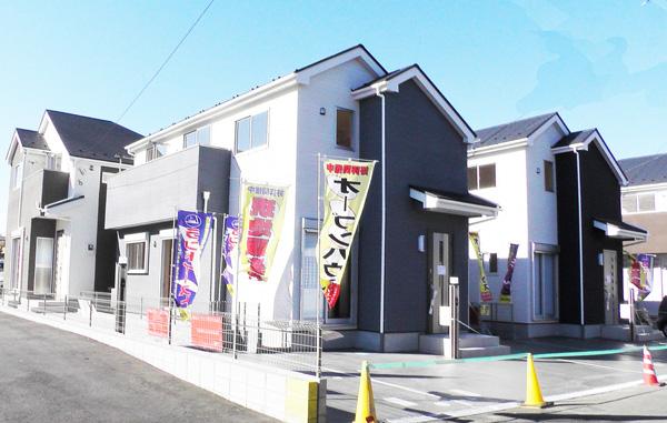 Local appearance photo. It is highly convenient residential area