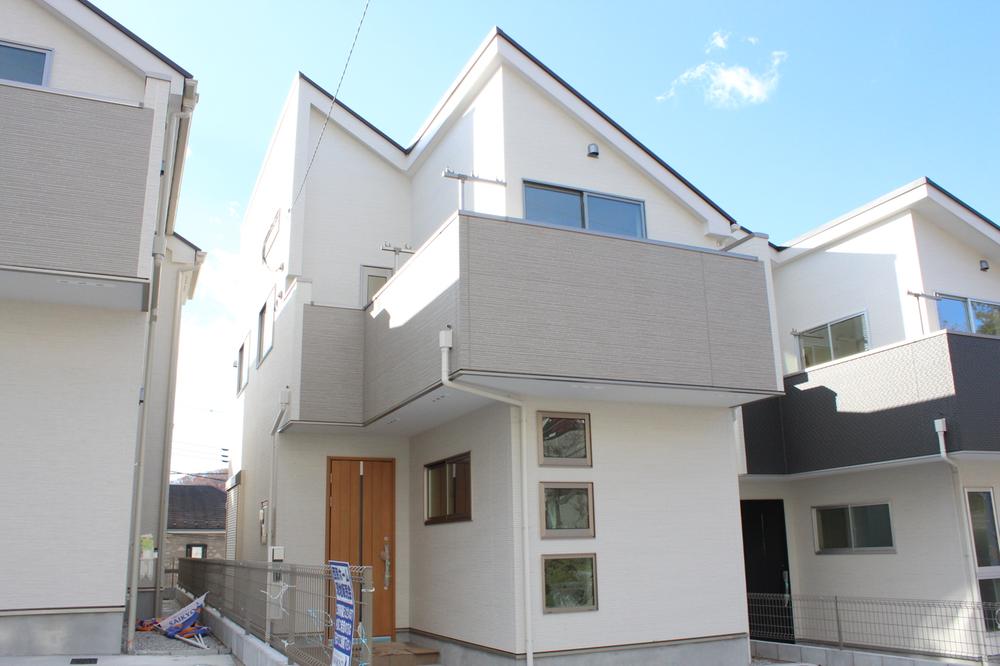 Local appearance photo. Local (12 May 2013) shooting Building 2