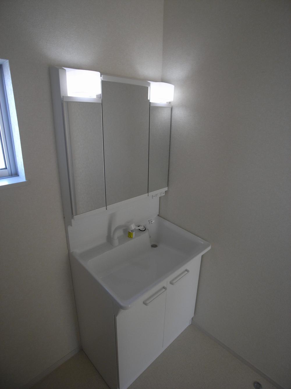 Wash basin, toilet. Indoor (12 May 2013) Shooting