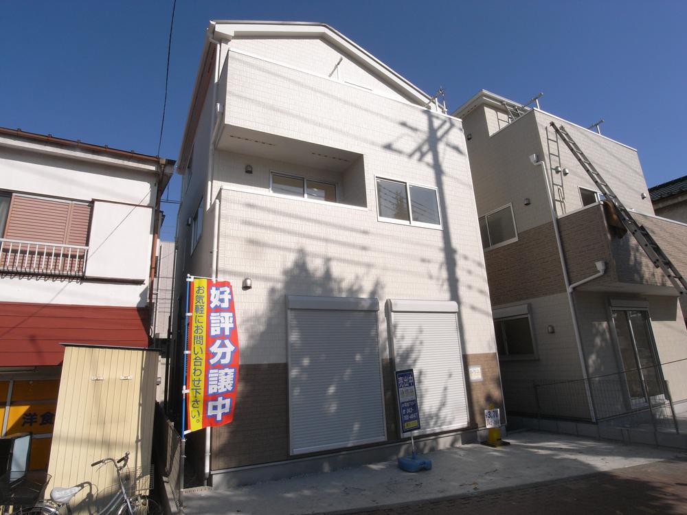 Local appearance photo. Local (12 May 2013) Shooting