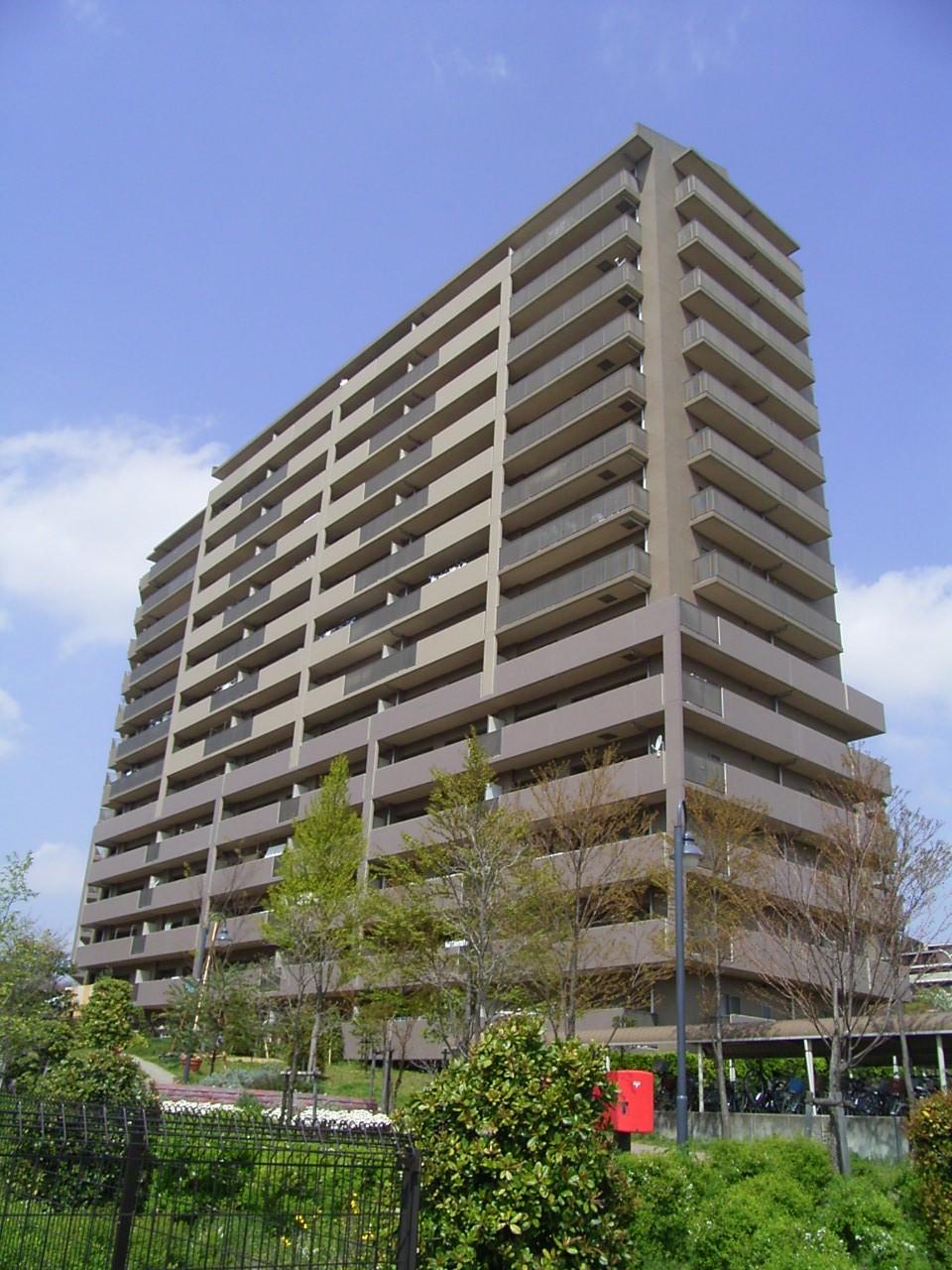 Local appearance photo. ◇ November 2000 Built ◇ Total units 845 units of the big community