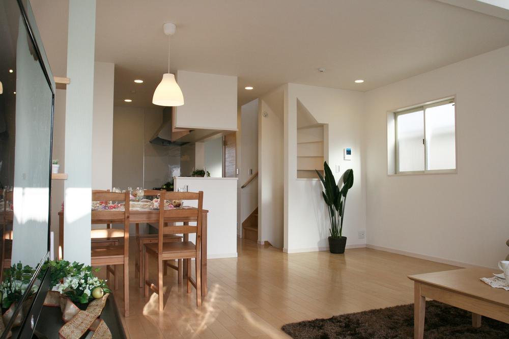 Other introspection. ● Living (December 2013 shooting)