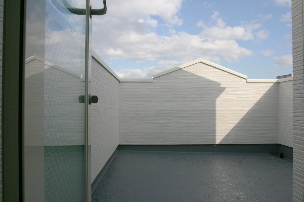 Balcony. ● spacious balcony