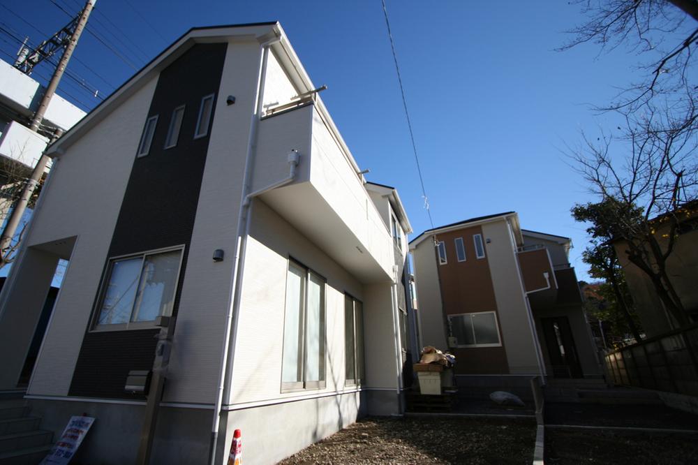 Local photos, including front road. Local (12 May 2013) Shooting