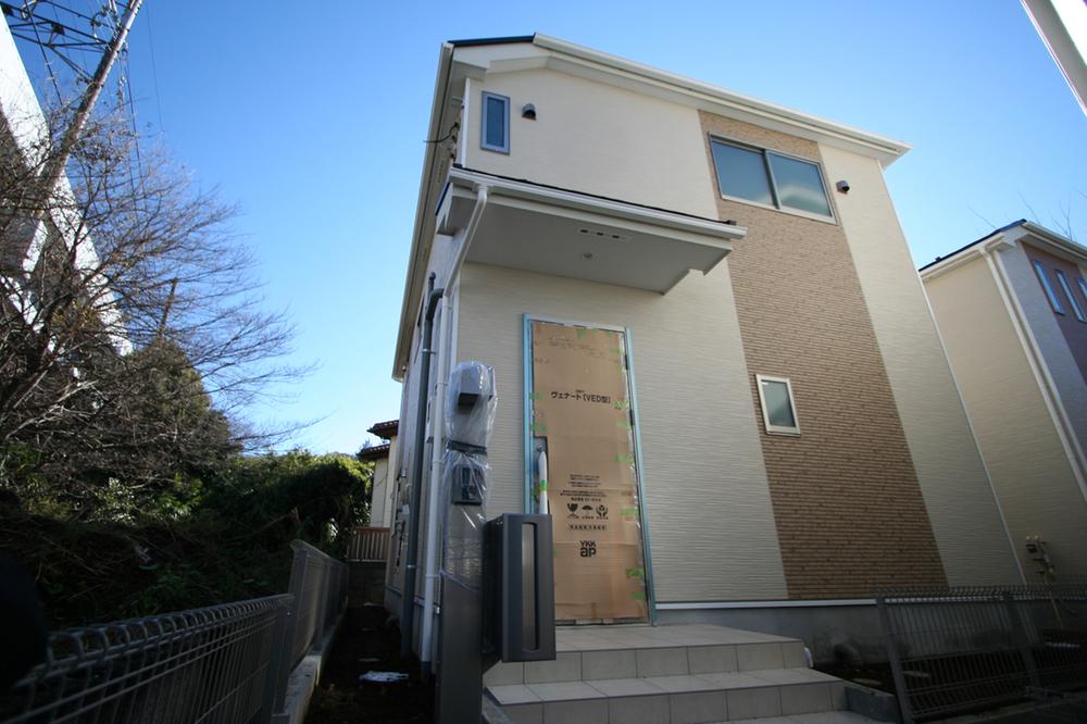 Local appearance photo. Local (12 May 2013) Shooting