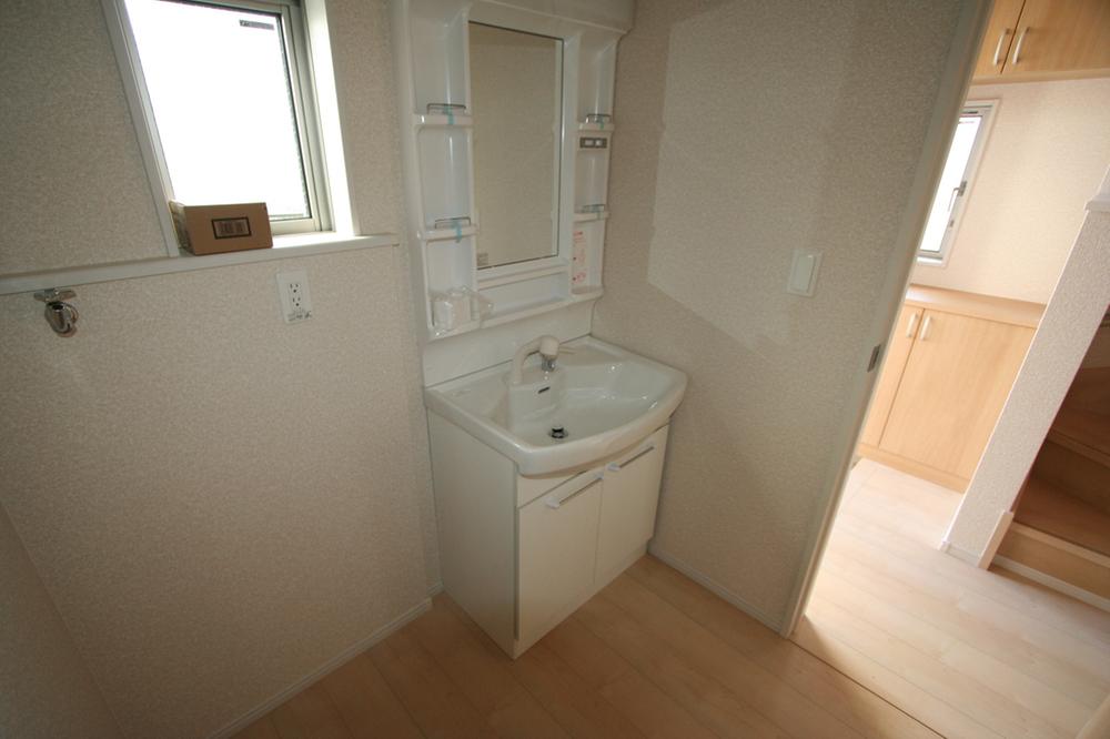 Wash basin, toilet. Indoor (12 May 2013) Shooting