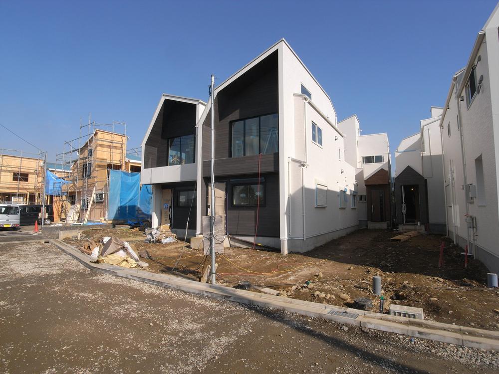 Local appearance photo. Local (11 May 2013) Shooting