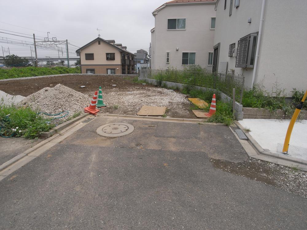 Local photos, including front road. Local (July 2013) Shooting