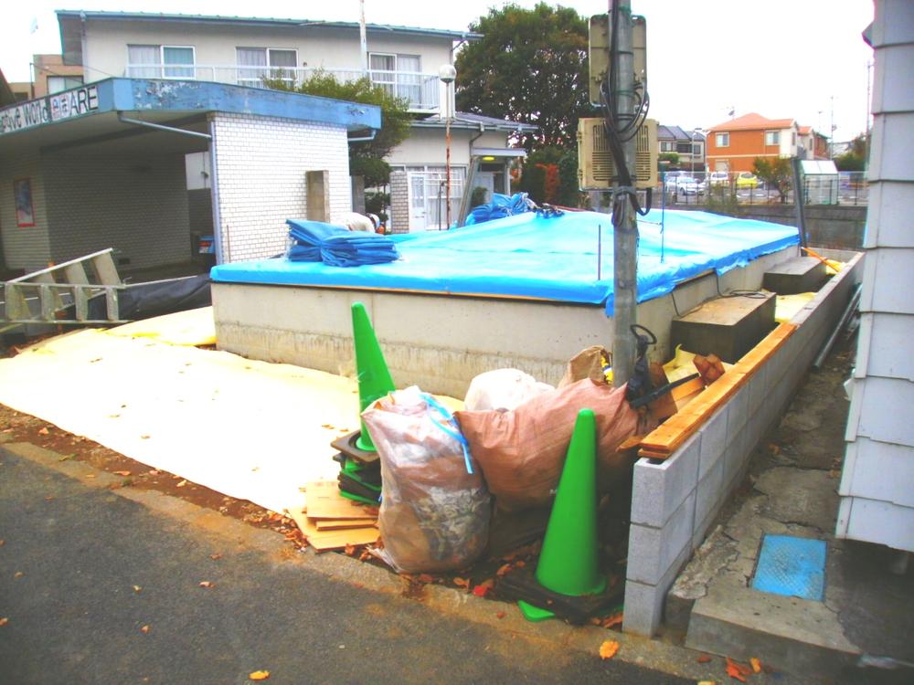 Local photos, including front road. Local (11 May 2013) Shooting