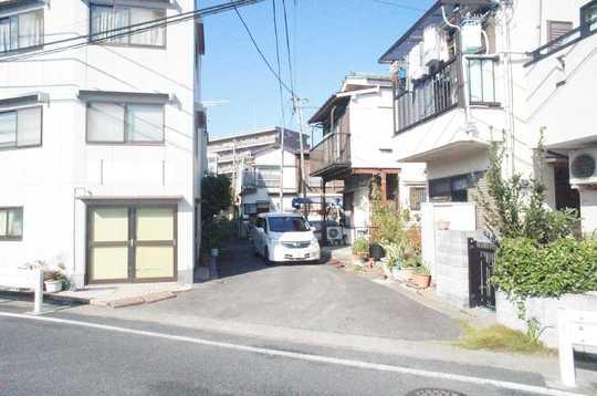 Local photos, including front road. Frontal road