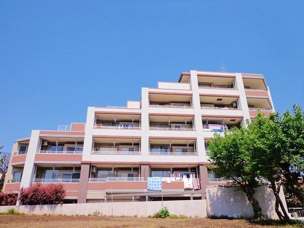 Local appearance photo. Stylish appearance of Western-style. Local (May 2013) Shooting